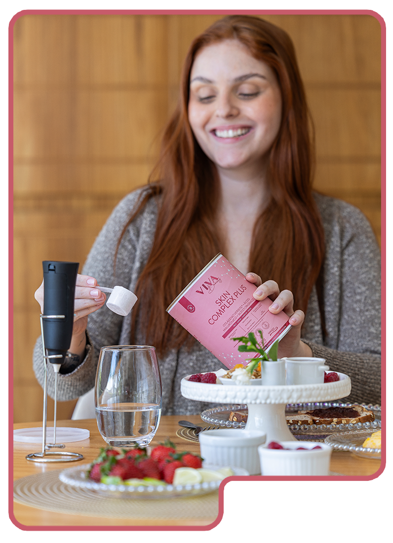 Mulher preparando colágeno